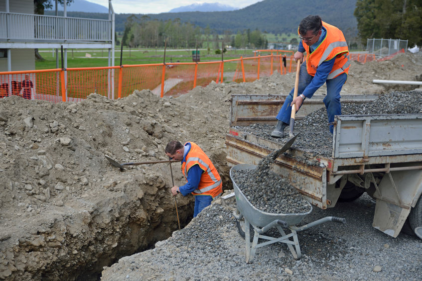 Comment s’opère le creusement des tranchées en travaux de maçonnerie?